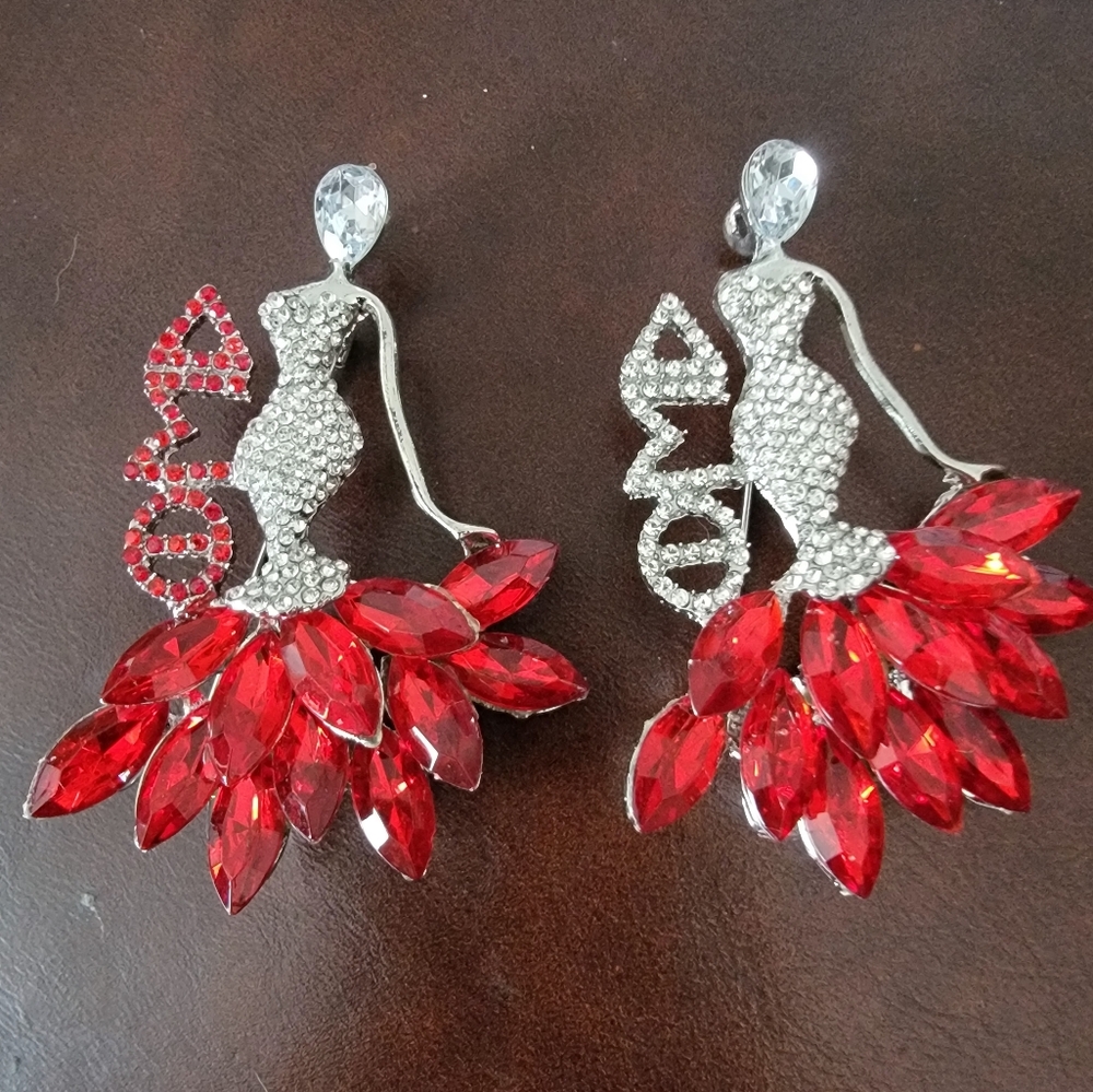 Delta lady brooch